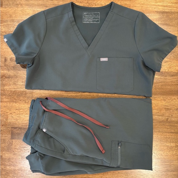 Figs Other - Figs High-Waisted Set
Bonsai
Top size M
Bottom size M